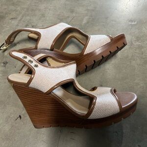 NEW Michael Kors womens sandal wedges.